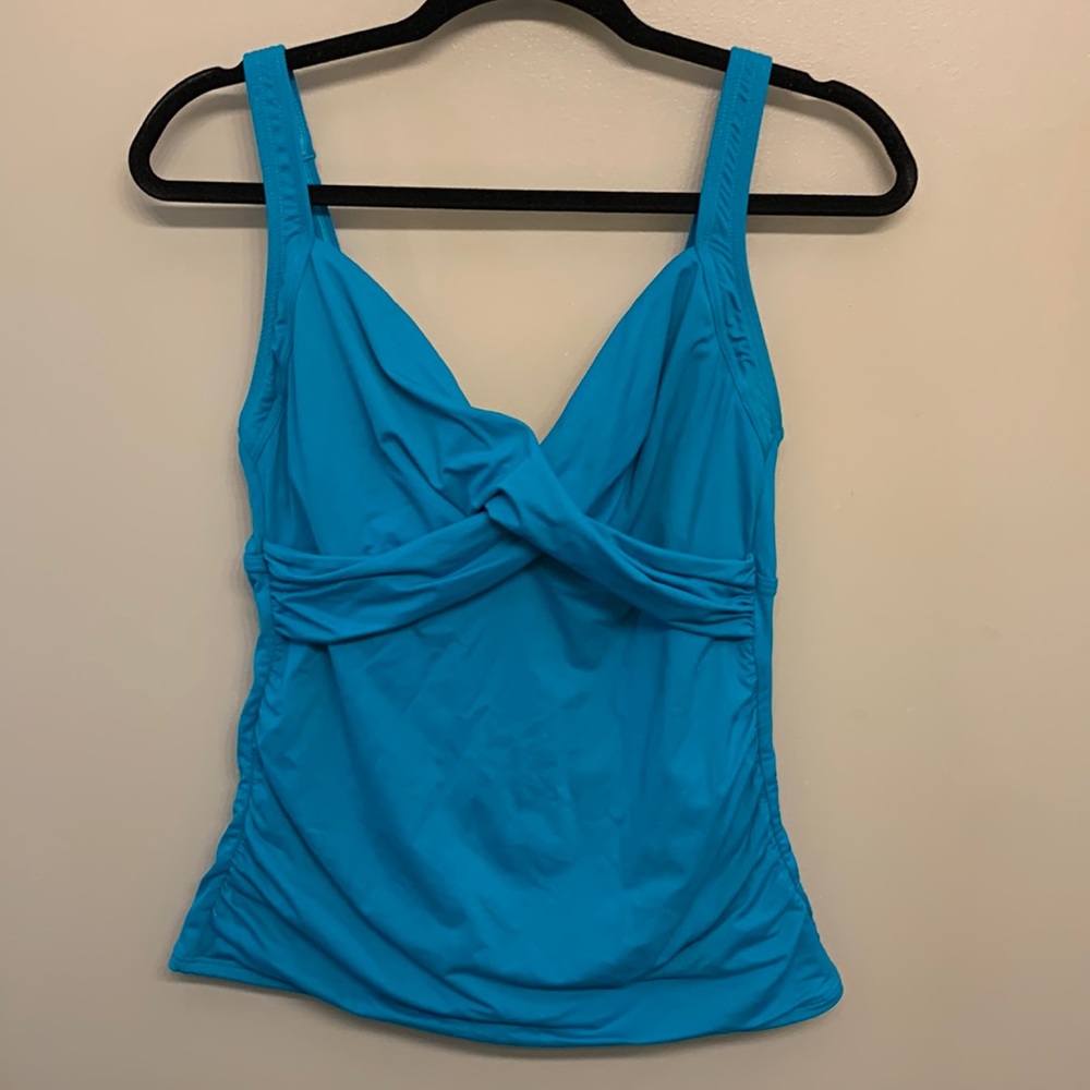 LANDS' END Wrap Front Tankini Top in Aqua Blue SZ 6. In great condition!